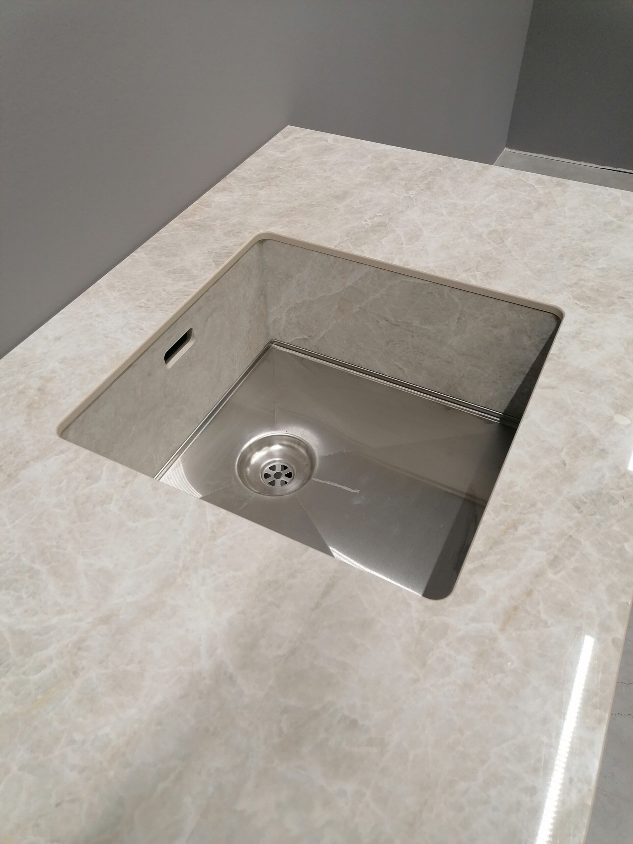 Stonefusion - Caressi Einbauspüle mit Steinverkleidung